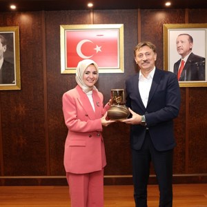 Sayın Emine Erdoğan Hanımefendi ve Bakanımız Sayın Mahinur Özdemir Göktaş Koruyucu Aile Günü Programına Katıldı - fotoğraf 5