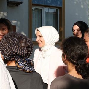 Bakanımız Sn. Mahinur Özdemir Göktaş,Milli boksörümüz Hatice Akbaş ile birlikte İl Müdürlüğümüze bağlı MİAD Çocuk Evleri Sitesinde kalan çocuklarımızı ziyaret etti. - fotoğraf 2