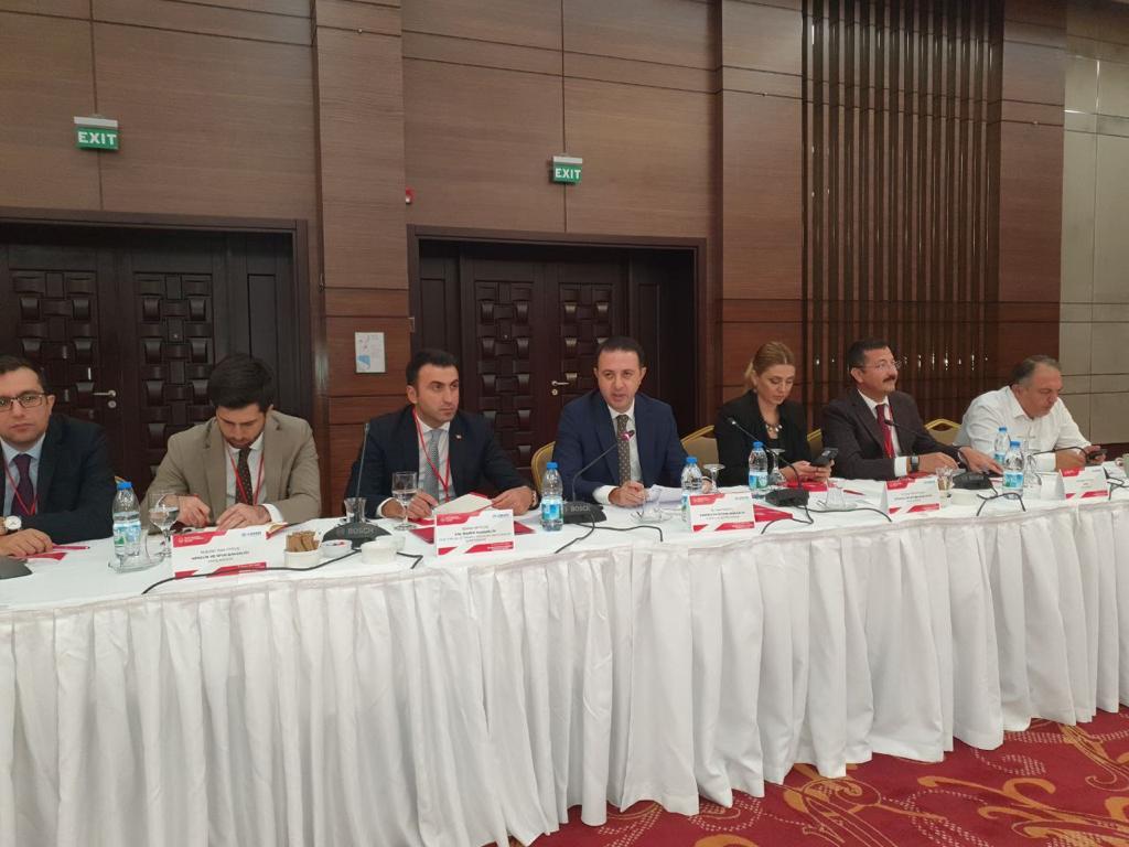 Aile ve Sosyal Hizmetler Bakanlığı, Kamuda Sivil Toplumla İş Birliğinin Geliştirilmesi Amacıyla Çeşitli Kamu Temsilcilerini ve Akademisyenleri Bir Araya Getiriyor