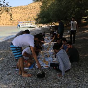 SOKAKTA ÇALIŞAN ÇOCUKLAR VANIN FARKLI SAKLI CENNETİNDE BULUŞTU - fotoğraf 10