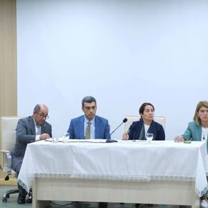 Bakan Yardımcımız Sevim Sayim Madak, vatandaşlarımız ile  devlet arasında köprü vazifesi gören muhtarlarımızla bir araya gelerek onlarla istişare ve değerlendirme toplantısı gerçekleştirdi. - fotoğraf 1