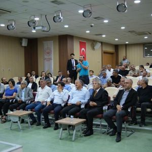 Bakan Yardımcımız Sevim Sayim Madak, vatandaşlarımız ile  devlet arasında köprü vazifesi gören muhtarlarımızla bir araya gelerek onlarla istişare ve değerlendirme toplantısı gerçekleştirdi. - fotoğraf 3