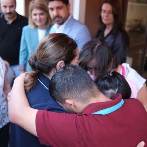 Bakan Yardımcımız  Sevim Sayim Madak, özel çocuklarımızın  istihdam edildiği 'Gülen Yüzler Kafe’yi ziyaret ederek onlarla keyifli vakit geçirdi. Çocukların mutlulukları görülmeye değerdi. - fotoğraf 3