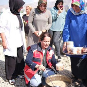 Bakan Yardımcımız  Sevim Sayim Madak, Rönesans konteyner kentine ziyarette bulundu. - fotoğraf 3