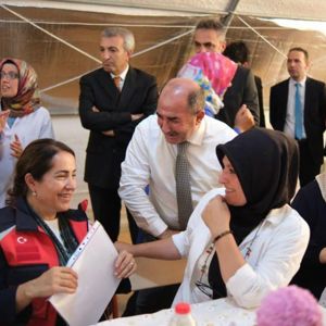 Bakan Yardımcımız  Sevim Sayim Madak, Rönesans konteyner kentine ziyarette bulundu. - fotoğraf 2