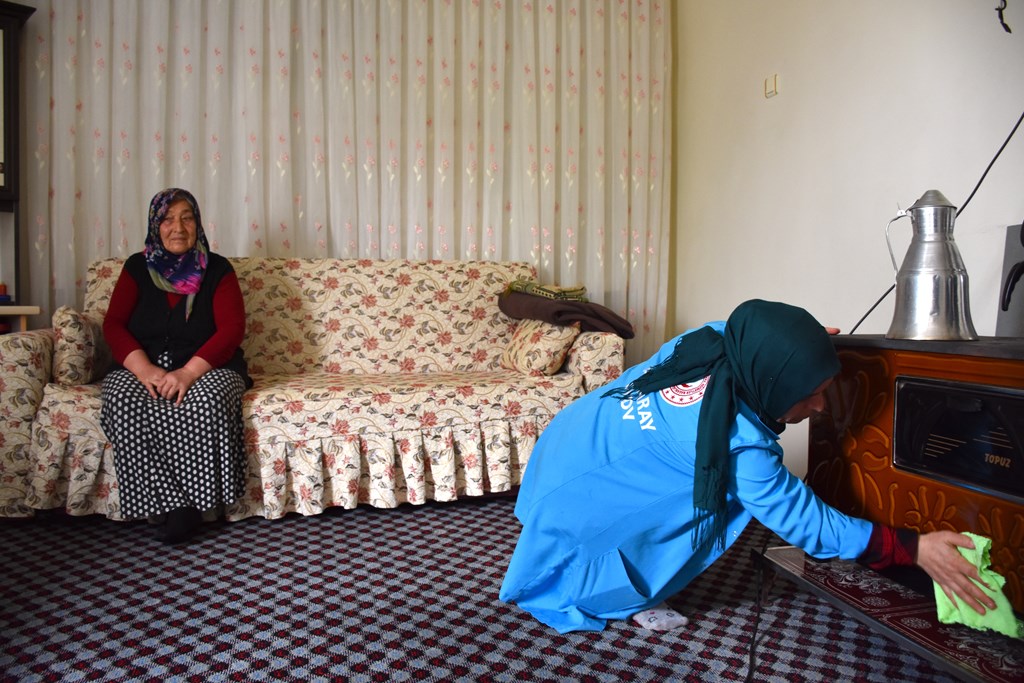 Bakanımız Mahinur Özdemir Göktaş: "Ulusal Vefa Projemiz ile yaşlı ve engelli vatandaşlarımızın temel ihtiyaçlarını karşılıyoruz"