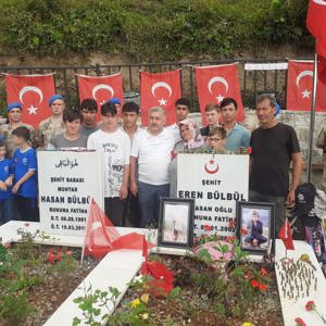  Trabzon Çocuk Evleri Sitesi Çocukları Şehidini Unutmadı - fotoğraf 1