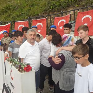  Trabzon Çocuk Evleri Sitesi Çocukları Şehidini Unutmadı - fotoğraf 6