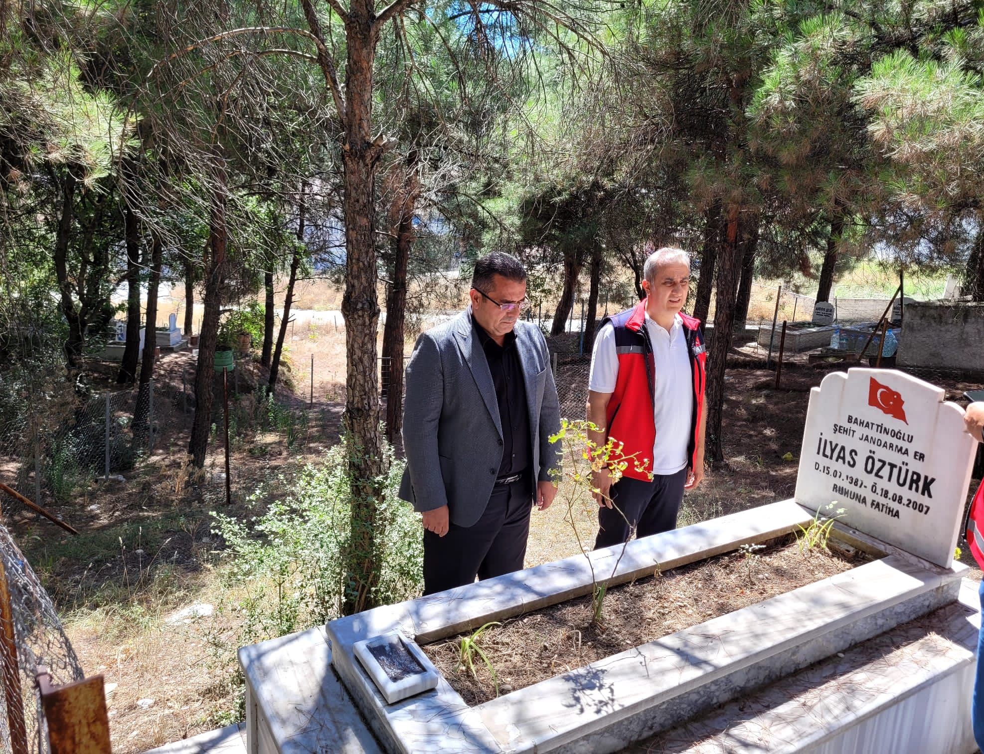Şehidimiz Jandarma Er İlyas ÖZTÜRK'ÜN, Şehadetinin Sene-i devriyesinde kabri başında dualar ettik.