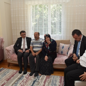 İl Müdürümüz Mahmut ÖZDEMİR, Şehit Kadir YILDIRIM’ın Ailesine Ziyarette Bulundu - fotoğraf 1
