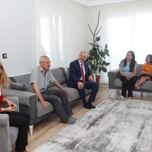 Giresun’da göreve başlar başlamaz ayağının tozuyla şehit aileleri ve  gazi ailemizi ziyaret eden Sayın Valimiz Mehmet Fatih SERDENGEÇTİ - fotoğraf 5