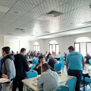 İl Müdürlüğümüz Ağrı Valilik Binası ve Milli Eğitim Müdürlüğü Binasında Aşure Dağıttı. - fotoğraf 7