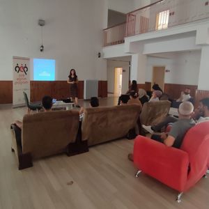 #AkdenizSHM, Mersin Çocuk Evleri Sitesi personellerine ''Etkili İletişim, Aile İçi İletişim, Stres Yönetimi ve Çatışma Çözme Becerileri'' konularında eğitim verdi. - fotoğraf 2