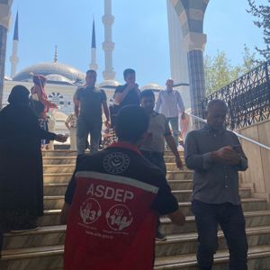 #MersinŞÖNİM, #KadınaYönelikŞiddetleMücadele kapsamında Muğdat Camii’de erkek vatandaşlarımıza #KadınaElKalkamaz ve #KADES broşürleri dağıtarak farkındalık çalışması yaptı. - fotoğraf 4