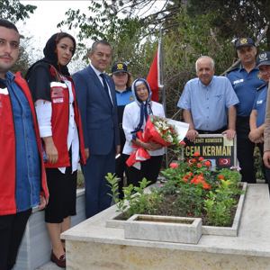 Şehit Komiser Cem KERMAN Kabri Başında Anıldı - fotoğraf 1
