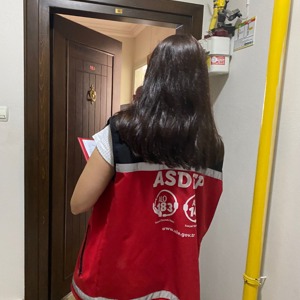 Hane Ziyaretleri kapsamında #ASDEP ekiplerimizle bilgilendirme çalışmaları yaparak vatandaşlarımızı sosyal ve ekonomik destek hizmetlerimizden faydalandırmaya devam ediyoruz.  #AileSosyalDestekProjesi  📍Mezitli - fotoğraf 1