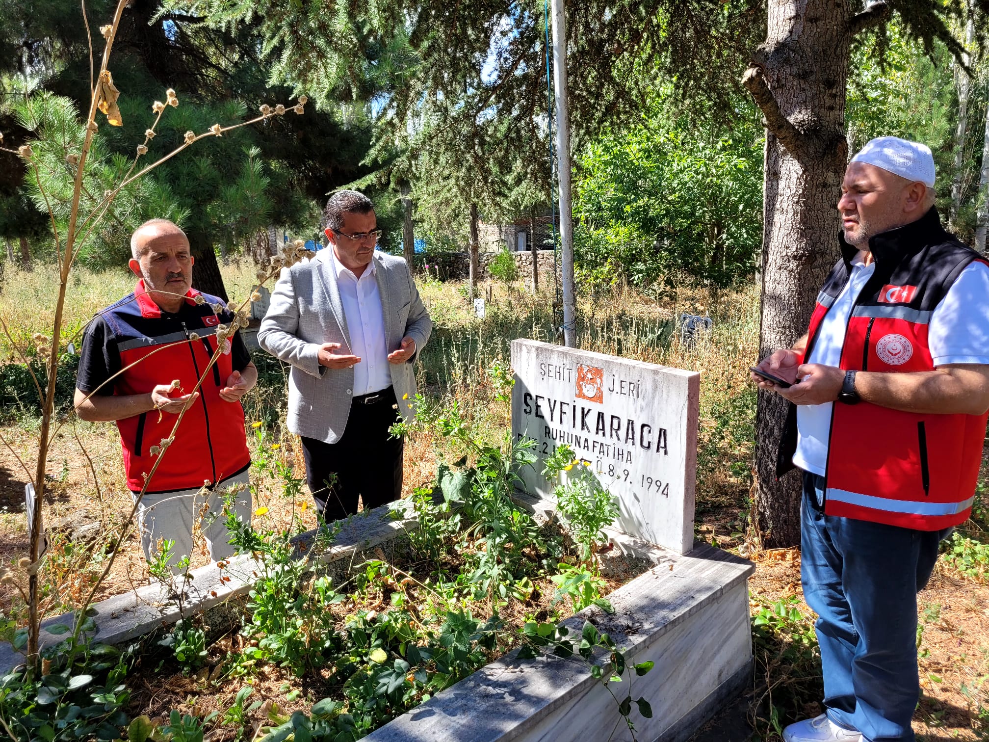 Şehidimiz Jandarma Er Seyfi KARACA'NIN, Şehadetinin Sene-i devriyesinde kabri başında dualar ettik.