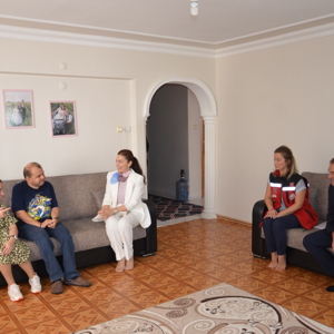 Aslı ve Barış Çifti Evlerinde Ziyaret Edildi - fotoğraf 1