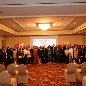Trabzon'da 21 kurumun katılımıyla aile çalıştayı gerçekleştirildi. - fotoğraf 2