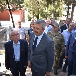 Şehitlerimiz Kabirleri Başında Dualar ile Anıldı - fotoğraf 1