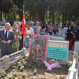 Şehitlerimiz Kabirleri Başında Dualar ile Anıldı - fotoğraf 5