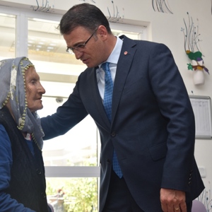 Valimiz Sayın Dr. Ozan BALCI Zile Huzurevi Yaşlı Bakım ve Rehabilitasyon Merkezini Ziyaret Etti - fotoğraf 2