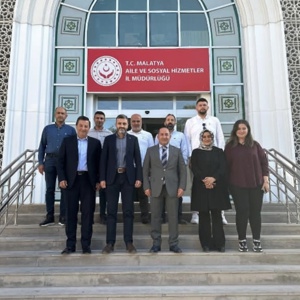 AK Parti Yeşilyurt İlçe Başkanı Ramazan YAYLACI ve yönetim kurulu üyeleri il müdürümüz Galip Sökmen'e ziyarette bulundu. - fotoğraf 1