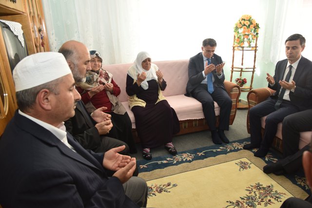 İl Müdürümüz Mahmut ÖZDEMİR Şehit Polis Memuru Ali ULAŞ’ın Ailesine Ziyaret Gerçekleştirdi