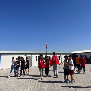 Deprem Bölgesinde Psikososyal Destek Hizmetlerimiz Devam Ediyor - fotoğraf 1