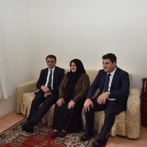 İl Müdürümüz Mahmut ÖZDEMİR Başçiftlik İlçesinde Şehit Emin ŞAHİN’in Eşi Şakire ŞAHİN’i Ziyaret Etti - fotoğraf 2
