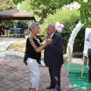 İKİNCİ BAHARLARINA DÜNYA YAŞLILAR GÜNÜNDE “EVET” DEDİLER - fotoğraf 9