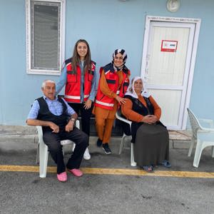 Psikososyal Destek Ekiplerimiz 1 Ekim Dünya Yaşlılar Günü kapsamında konteyner kentlerde kalan başımızın tacı büyüklerimizi ziyaret etti. - fotoğraf 2