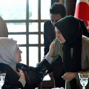 Emine Erdoğan Hanımefendi ve Bakanımız Mahinur Özdemir Göktaş Gönül Elçileri Programına Katıldı - fotoğraf 1