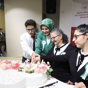 Bakanımız Mahinur Özdemir Göktaş Serebral Palsili Gençlerle Bir Araya Geldi - fotoğraf 4