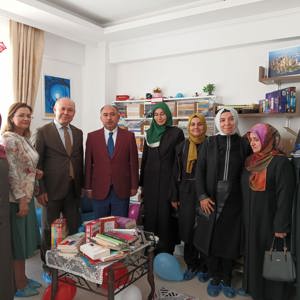 11 Ekim Dünya Kız Çocukları Günü'nde Çocuk Kuruluşlarına Kitap Desteği - fotoğraf 2