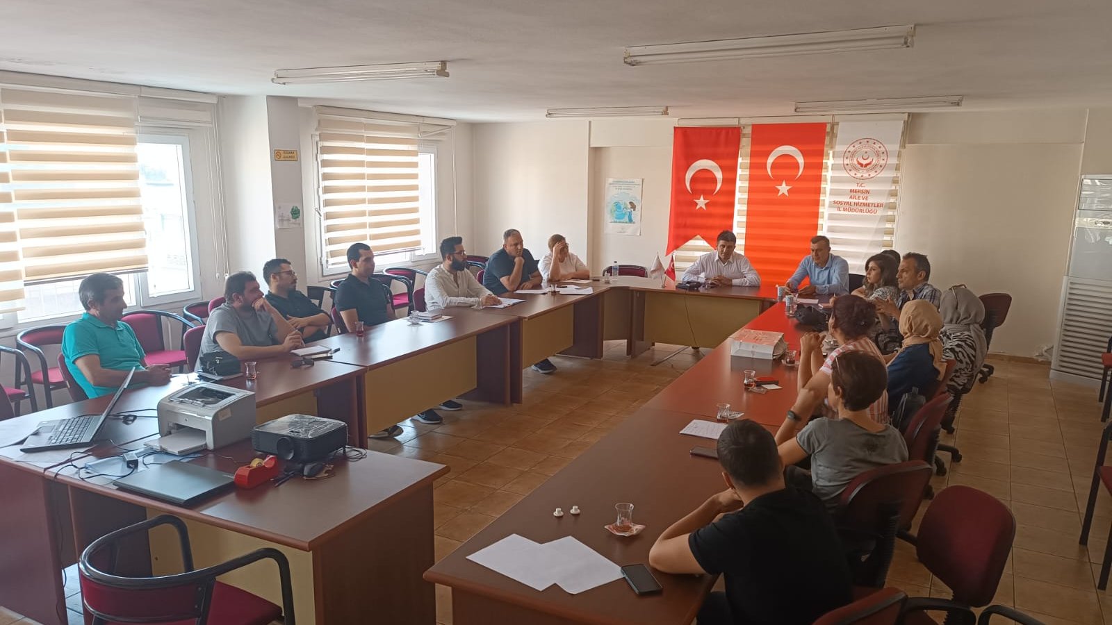 İl Müdürlüğümüz #ÇocukHizmetleriBirimimiz, Shm'lerde görev yapan 'Korunmaya Muhtaç Çocuk' Birimi personelleri ile Çocuk kuruluşları sosyal servislerinde görev yapan meslek elemanları ile değerlendirme ve planlama toplantısı yaptı.