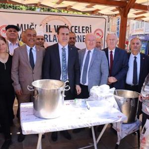 19 Ekim Muhtarlar günü kapsamında Muğla İli Muhtarlar Federasyonu tarafından keşkek ikramı yapıldı. - fotoğraf 2