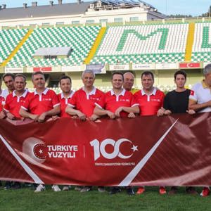 Cumhuriyetimizin 100. Yılı kapsamında  Muğlaspor karması ve İl Protokolü arasında 100. Yıl Gösteri Maçı düzenlendi. - fotoğraf 6