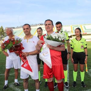 Cumhuriyetimizin 100. Yılı kapsamında  Muğlaspor karması ve İl Protokolü arasında 100. Yıl Gösteri Maçı düzenlendi. - fotoğraf 3
