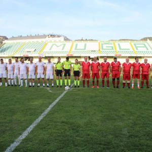 Cumhuriyetimizin 100. Yılı kapsamında  Muğlaspor karması ve İl Protokolü arasında 100. Yıl Gösteri Maçı düzenlendi. - fotoğraf 2