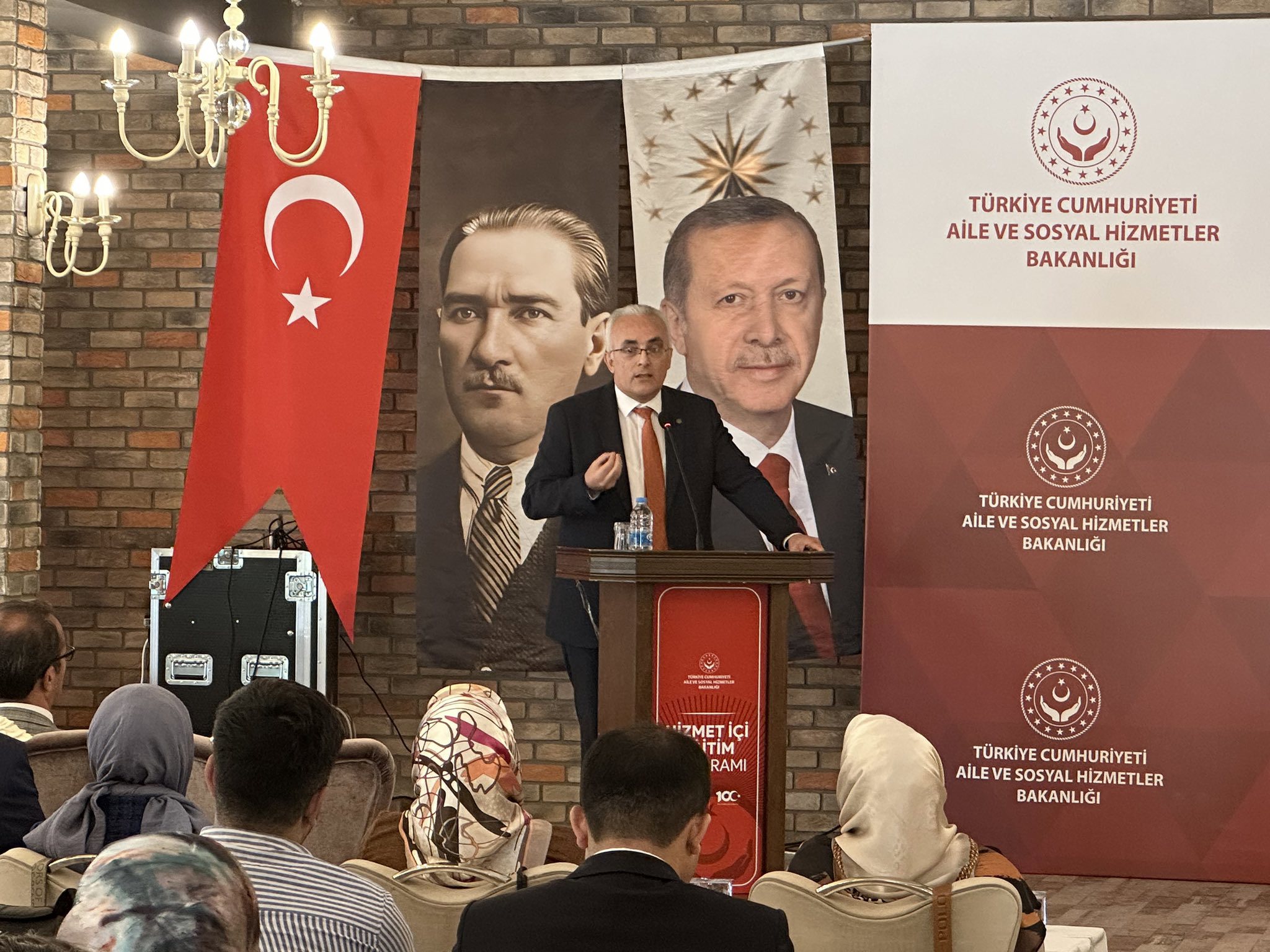 Şehit Yakınları ve Gaziler Birimlerinde Görevli Personele Yönelik Hizmet İçi Eğitim Programı Gerçekleştirildi. - fotoğraf 1