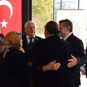 Valimiz Sayın Dr. Mustafa Özarslan, Eşi Reva Beray Özarslan Hanımefendi  Şehit Ailelerimiz, Gazilerimiz Ve Gazi Yakınlarımız İle Kahvaltıda Bir Araya Geldi. - fotoğraf 2