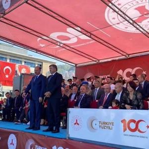 29 Ekim Cumhuriyetin 100. Yıl Kutlamaları kapsamında; Giresun Valiliği önünde, Atatürk anıtına Çelenk Sunumu programı yapıldı - fotoğraf 1