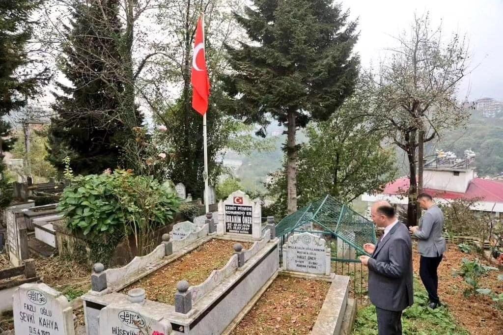 Piyade Er İbrahim Öner'in saygıdeğer ailesine ve kabrine ziyaret 