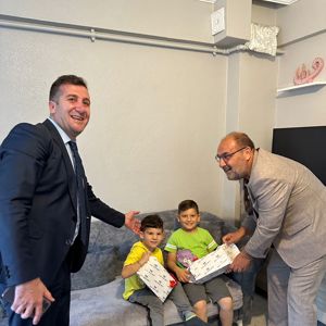 İl Müdürümüz Arif LAÇİN ve Yerel Sanatçımız Aliço Lösemi İle Mücadele Eden Küçük Kahramanlarımızı Ziyaret Etti - fotoğraf 4