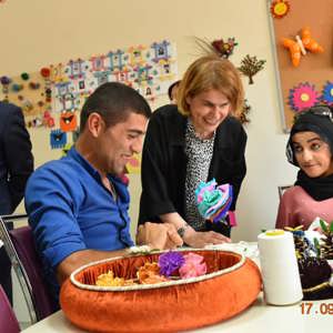 Milli Eğitim Bakanımız Sayın Ziya SELÇUK’ un Eşi Hanımefendi Rana SELÇUK İpekyolu Gündüzlü Bakım Rehabilitasyon ve Aile Danışmanlık Merkezi Müdürlüğüne ziyarette bulundular. - fotoğraf 4