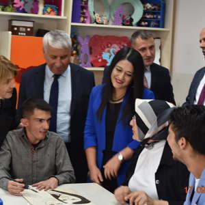 Milli Eğitim Bakanımız Sayın Ziya SELÇUK’ un Eşi Hanımefendi Rana SELÇUK İpekyolu Gündüzlü Bakım Rehabilitasyon ve Aile Danışmanlık Merkezi Müdürlüğüne ziyarette bulundular. - fotoğraf 6