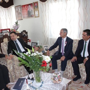 İL MÜDÜRÜMÜZDEN ŞEHİT AİLEMİZE ZİYARET - fotoğraf 3
