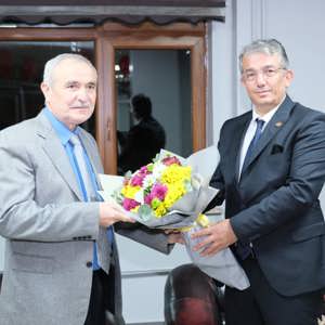 44 yıl Öğretmenlik yapmış olan Öğretmen ALİ TÜRK'e İl Müdürümüz Mustafa MODAOĞLU'nun katılımlarıyla kendisine veda töreni düzenledik - fotoğraf 1