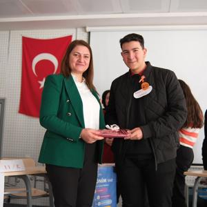 Aile ve Sosyal Hizmetler İl Müdürlüğüne bağlı ŞÖNİM , Yusuf Kenan Anadolu Lisesi işbirliğiyle münazara etkinliği gerçekleştirilmiştir. - fotoğraf 3